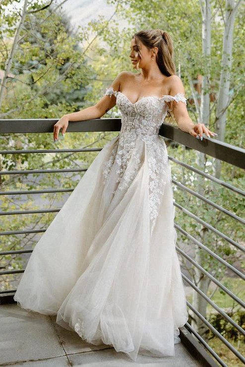 Vestidos de novia largos con apliques y corte en A y hombros descubiertos